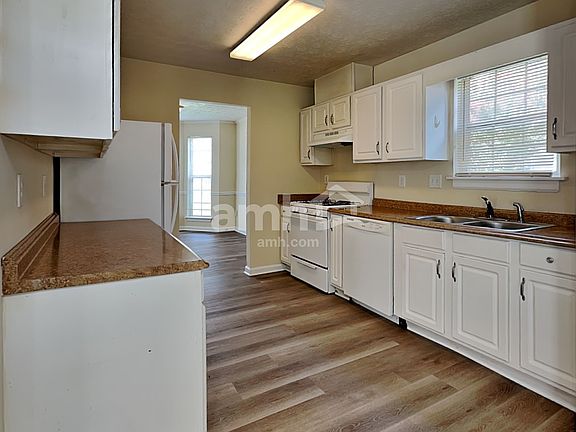 3rd image of 3548 Grovecrest Way