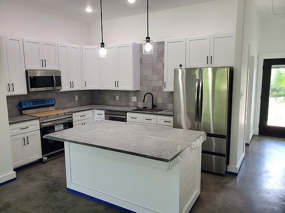 5th image of 126 Nathan Ln