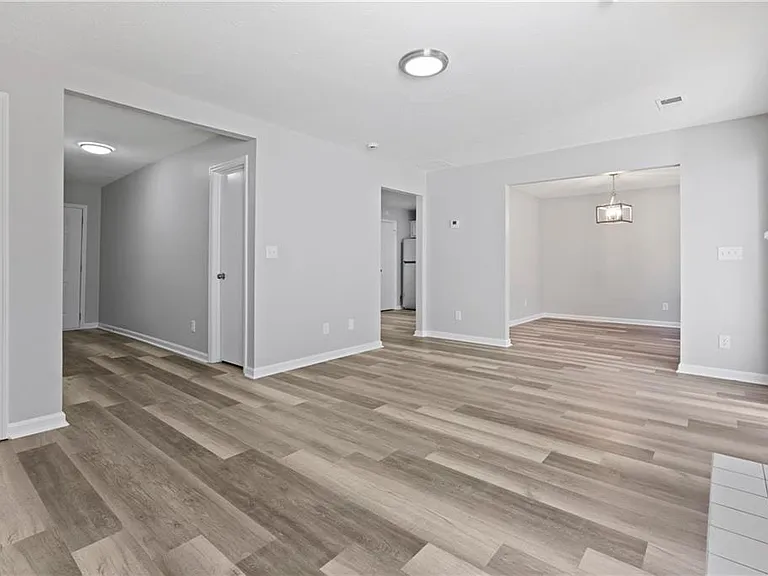 6623 Sevenoaks Dr — Photo 4