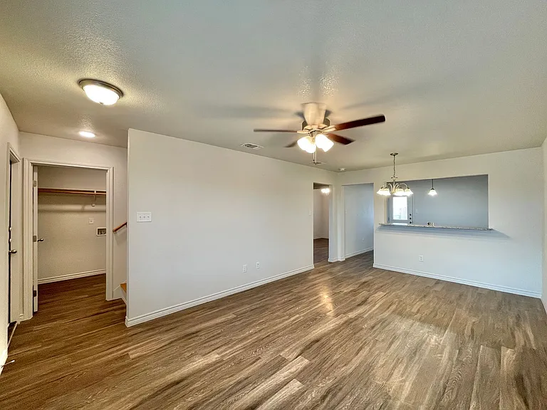 1802 Clovis Dr — Photo 3