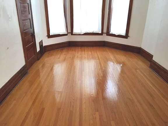 3rd image of 2910 S Parnell Ave