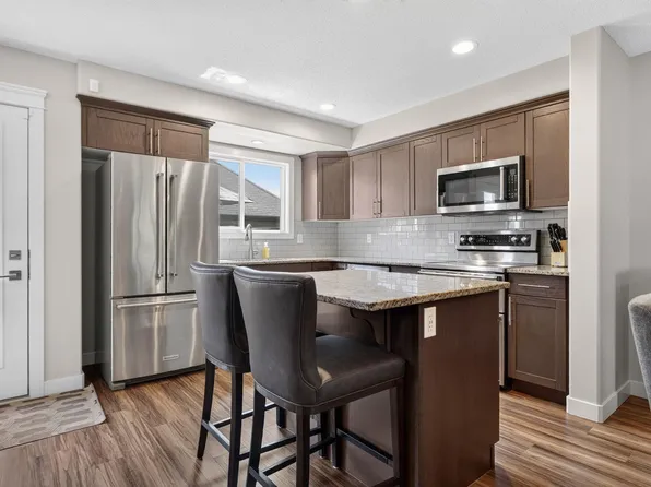 319 Desrochers Blvd SW, Edmonton, AB T6W 3J1