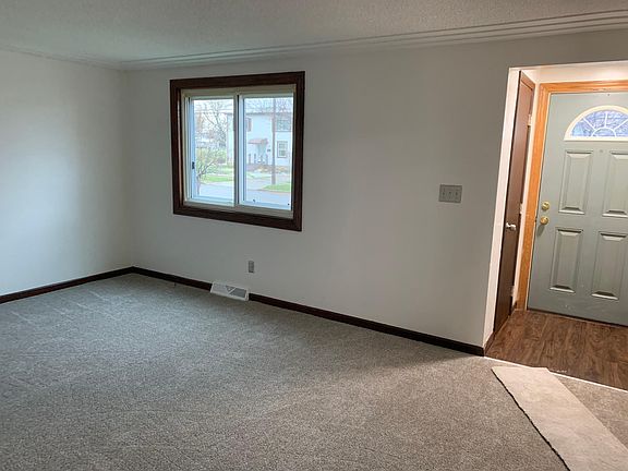 5th image of 161 Chapel Ave