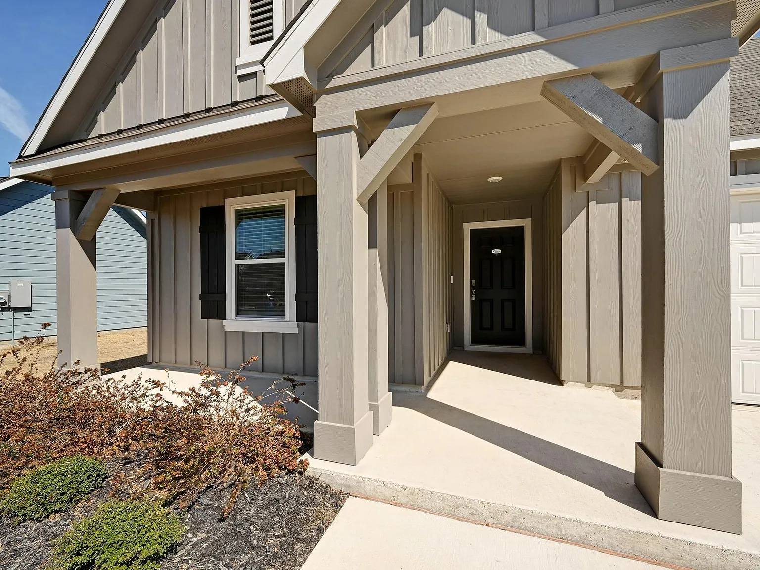 4 bed, 3.0 bath, 2034 sqft, $2,250 — Photo 2