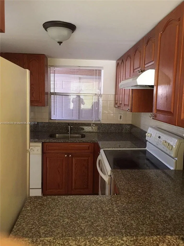 4 bed, 3.5 bath, 1681 sqft, $3,000 — Photo 4