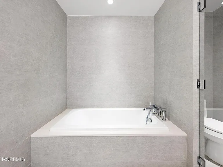 30 Melrose Ter #304 — Photo 19
