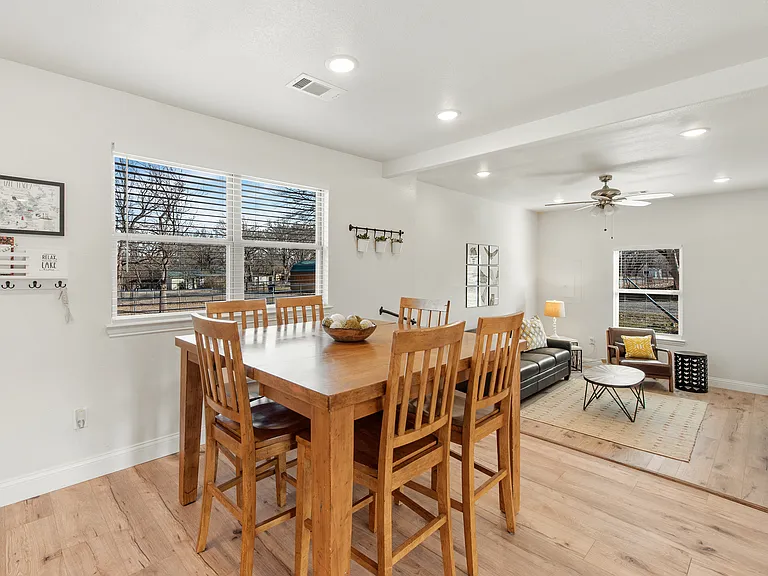 210 Hiland Ln — Photo 4
