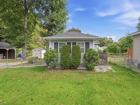215 Eddy St, Springfield, MA 01104