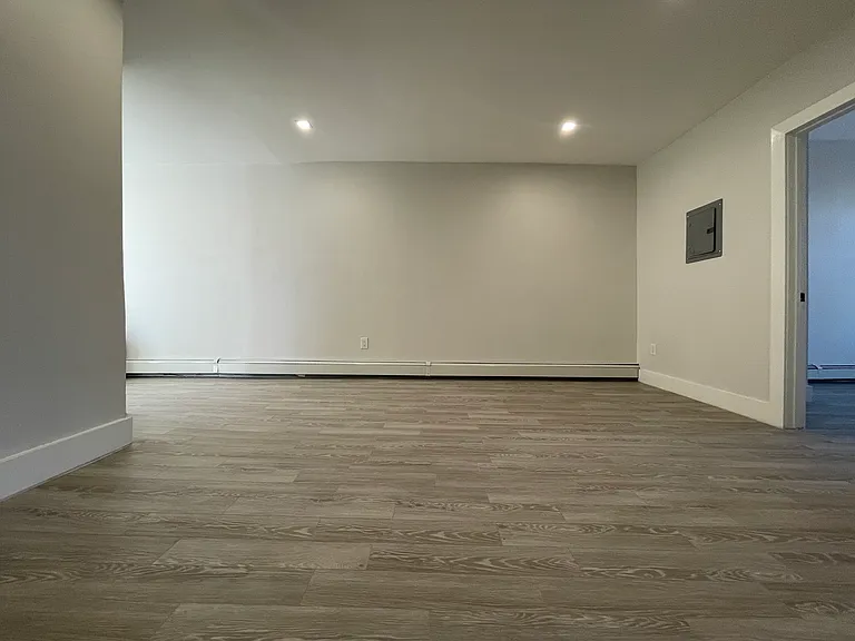 18 Dales Ave #3E — Photo 2