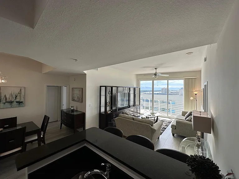 1551 N Flagler Drive Lph #17 — Photo 4