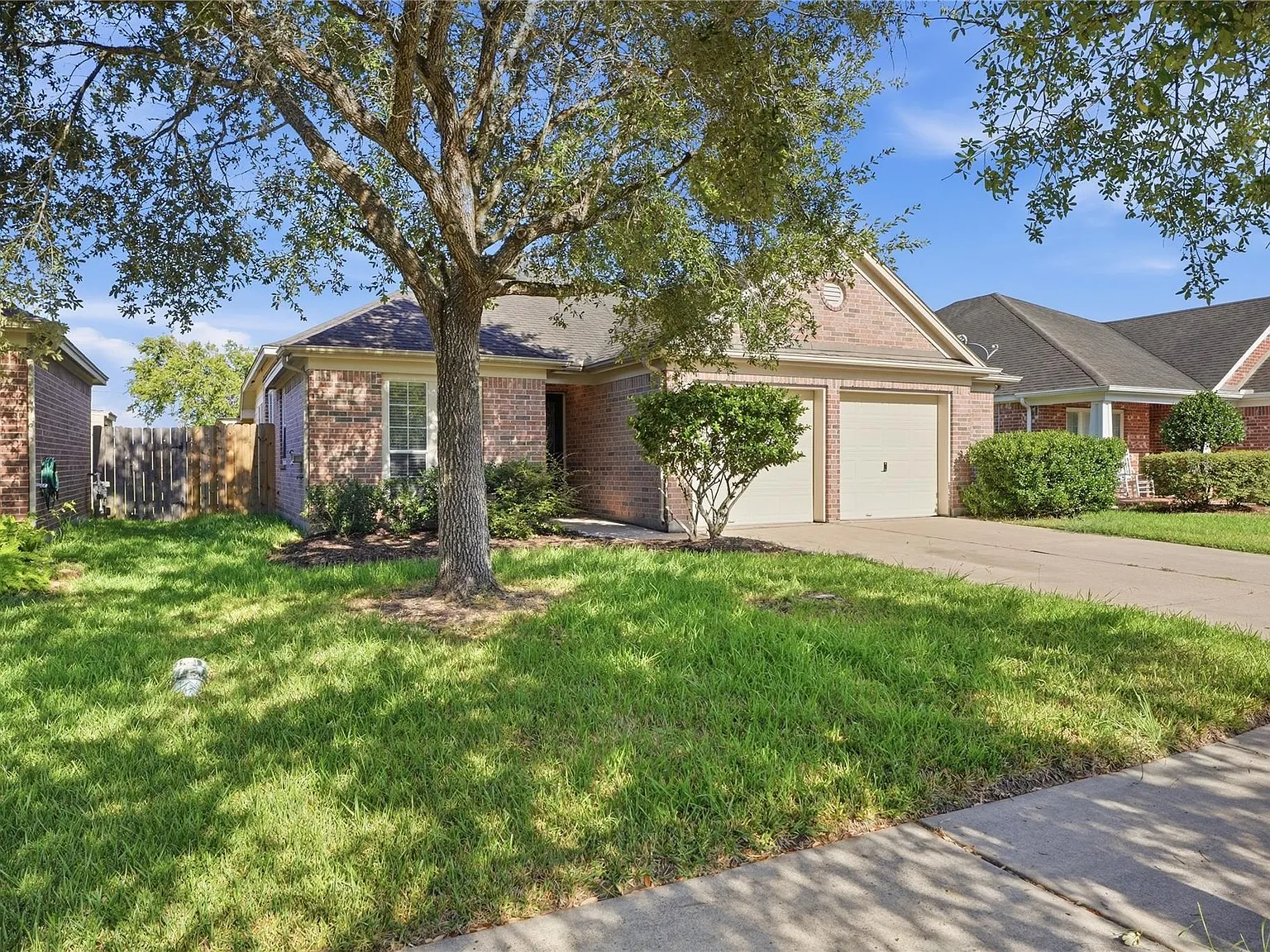 4 bed, 2.0 bath, 1934 sqft, $2,450 — Photo 2