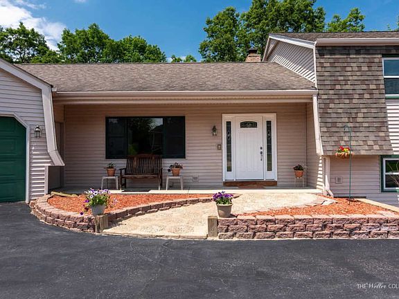4th image of 2903 Manitou Dr NE