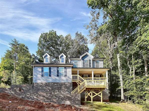 2595 Henry Falls Dr, Hickory, NC 28602