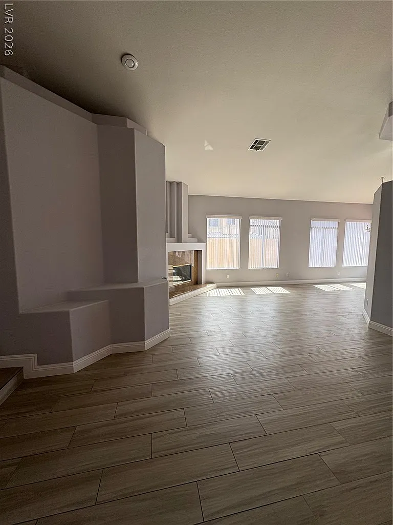 3 bed, 2.0 bath, 2243 sqft, $2,595 — Photo 3