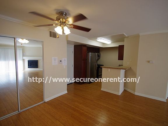 4th image of 5550 Owensmouth Ave APT 122