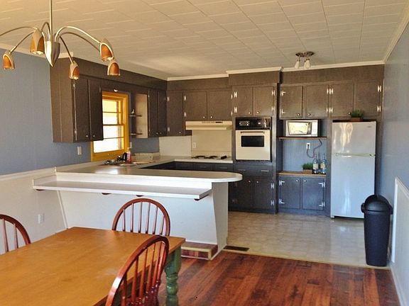 Kitchen and dining room comb