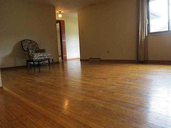 3rd image of 407 Satinwood Dr
