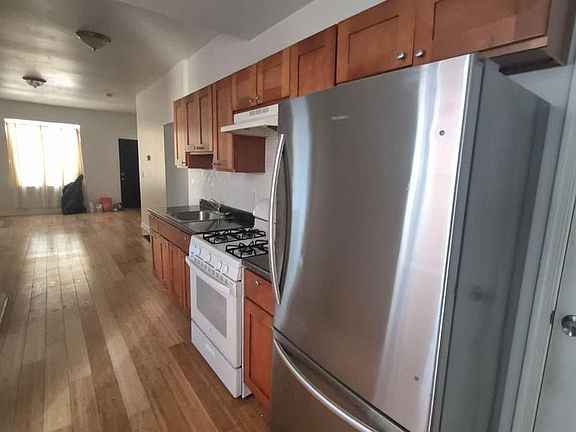 3rd image of 870 N 47th St