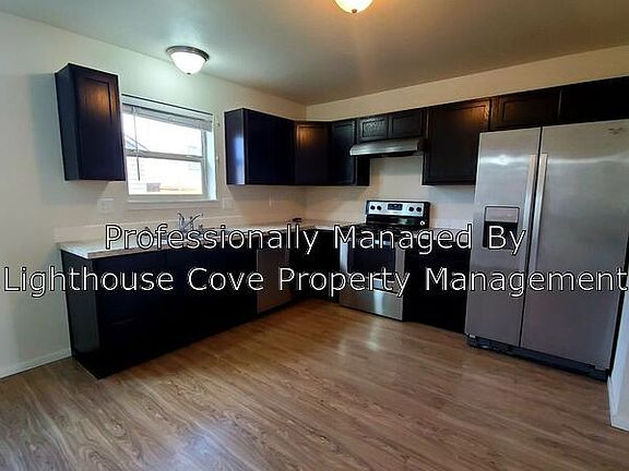 5th image of 403 NE Ohenry Ct
