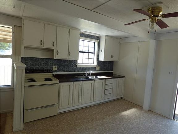 3rd image of 301 Missouri St