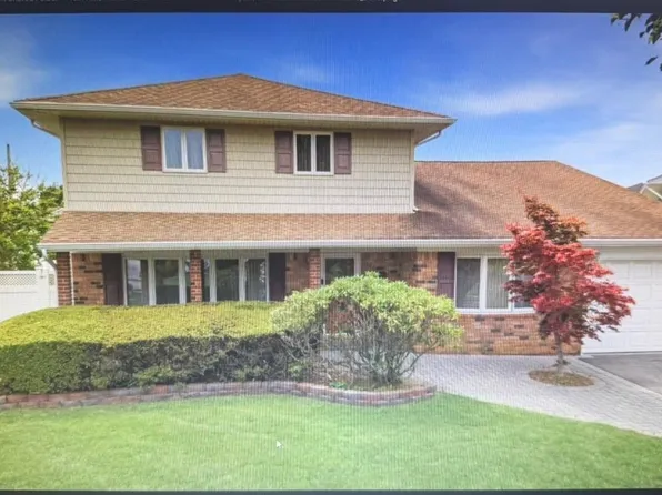 6 Navy Drive, Smithtown, NY 11787