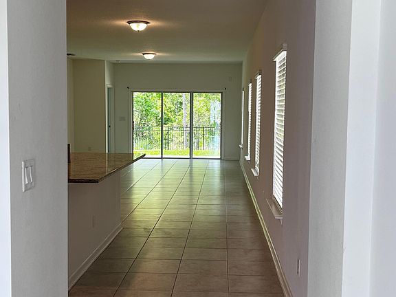 4th image of 270 Wineberry Ln