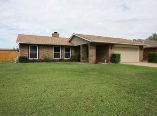 1801 Edinburg Dr, Yukon, OK 73099