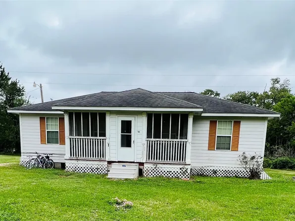 50 Sir Gawain Dr, Sargent, TX 77414