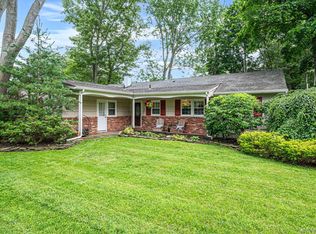 44 Winslow Ln, Smithtown, NY 11787