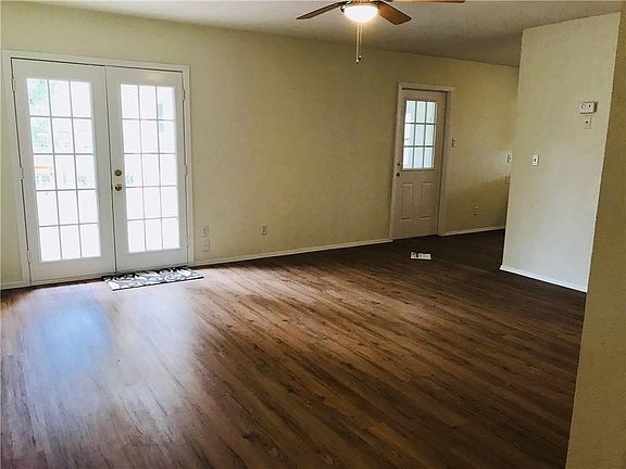 5th image of 2621 Berkett Dr