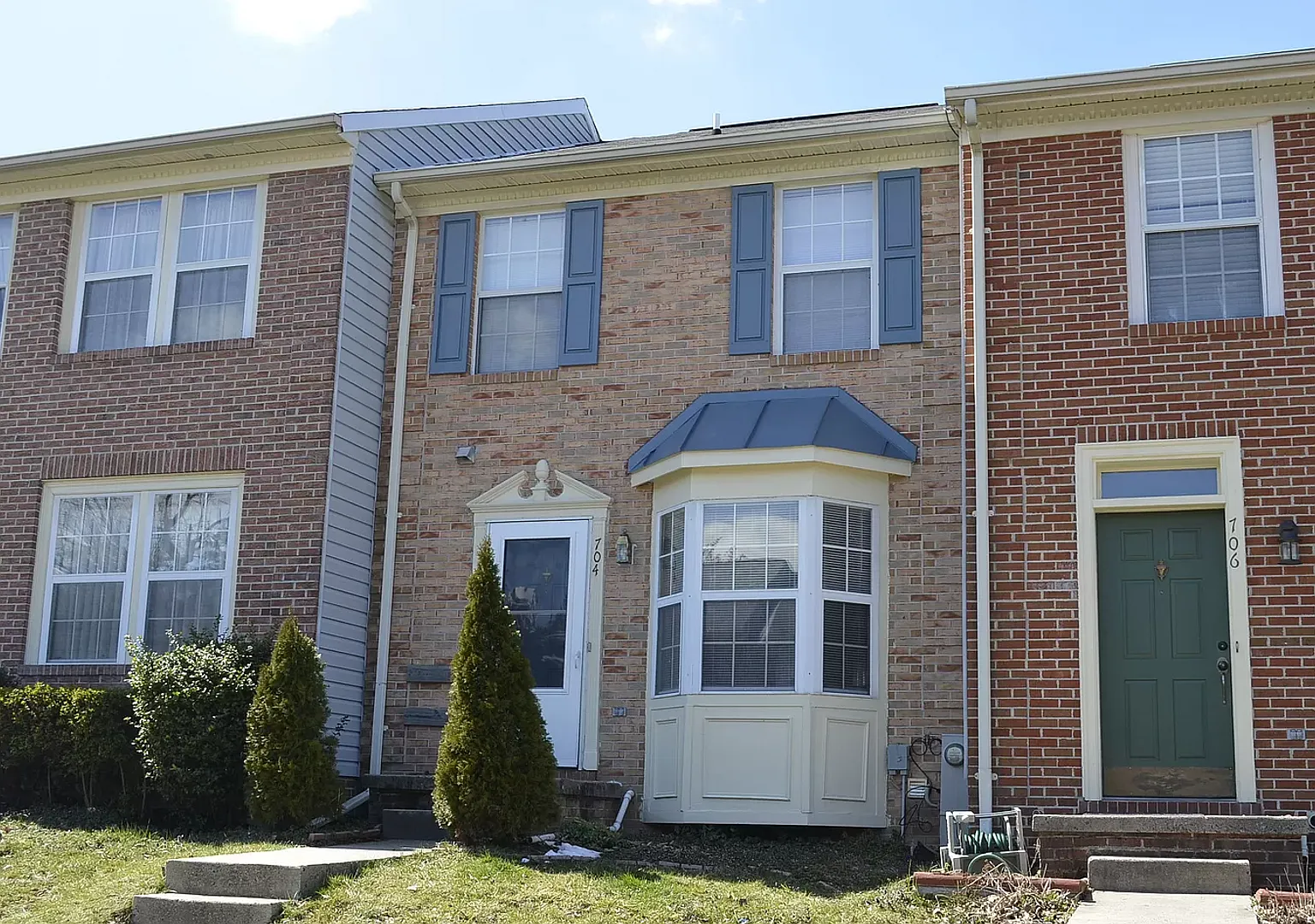 Updated 3-Bedroom Townhome with Finished Walkout Basement, Fenced Yard & Deck — Photo 1