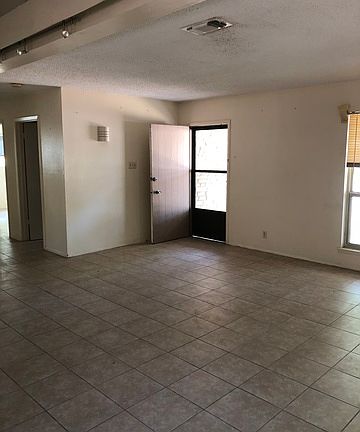 4th image of 7426 Castle Trail Dr