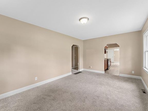 5th image of 2811 S Northern Blvd