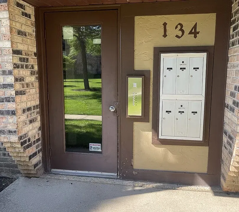2 bed, 1.5 bath, 845 sqft, $1,700 — Photo 1