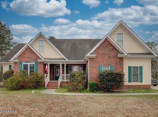 49 W Waverly Dr, Burgaw, NC 28425