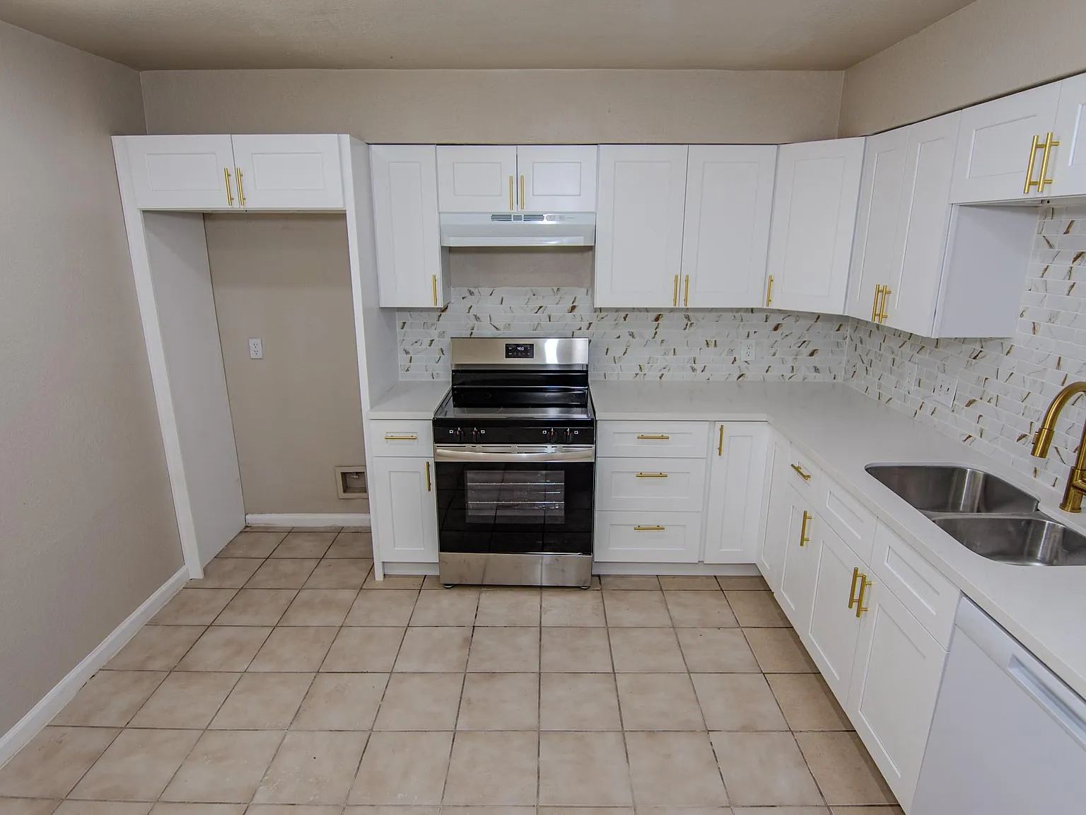 4 bed, 2.5 bath, 1546 sqft, $1,850 — Photo 3