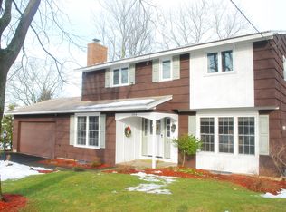 204 Pear Tree Dr, Camillus, NY 13031