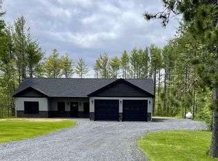8 Peck Dr, Newport, ME 04953