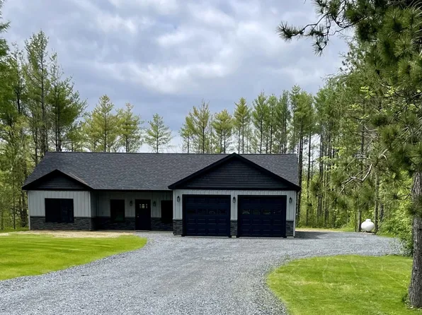 8 Peck Drive, Newport, ME 04953