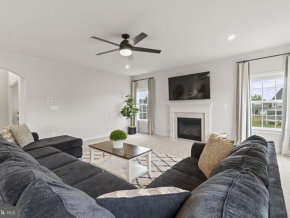 3rd image of 2737 Travers Pl