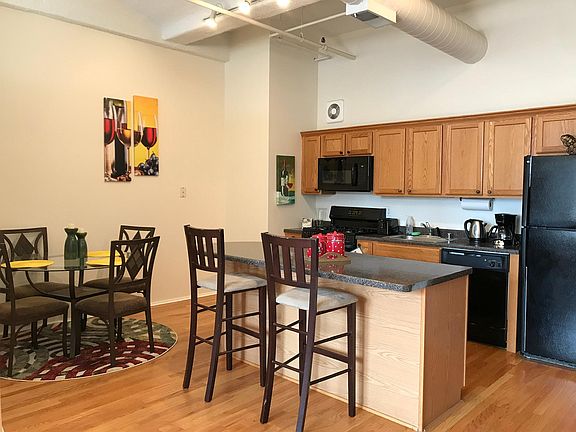 4th image of 633 S Plymouth Ct APT 904
