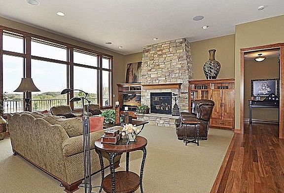 2nd image of 2910 Parkview Dr