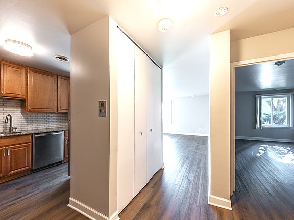 2nd image of 425 Walnut Creek Ln Unit 1207