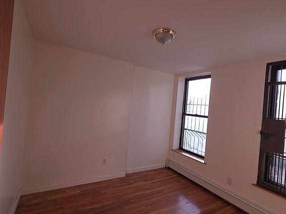 4th image of 2179 3rd Ave APT 4A