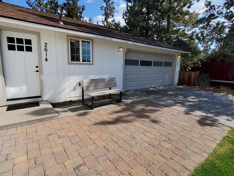 2614 NE Ocker Dr — Photo 5