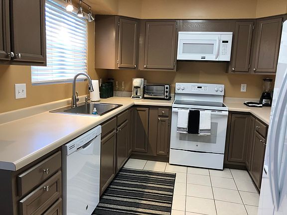3rd image of 202 Chota View Cir #202