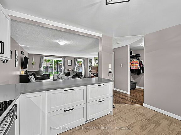 5th image of 233 Innisfil St #8