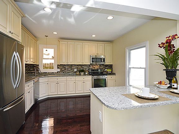 3rd image of 4839 N Christiana Ave