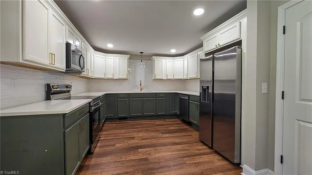 4 bed, 2.5 bath, 1752 sqft, $1,700 — Photo 3