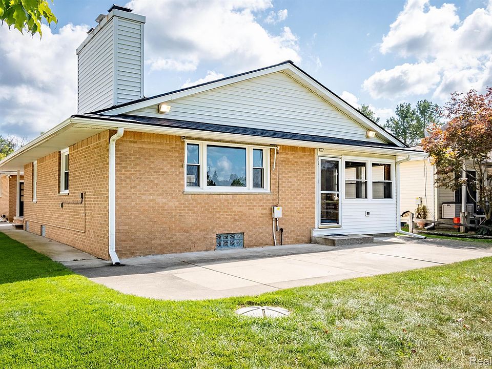 1st image of 2615 Woodland Cove Dr
